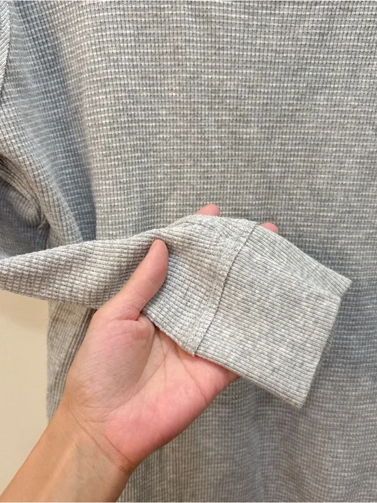 TNA Aritzia Waffle Knit Long Sleeve Top Grey Size S - Picture 4 of 8